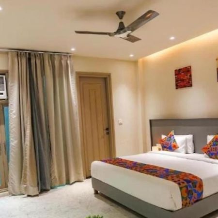 Hotel Global Corporate Noida Luaran gambar